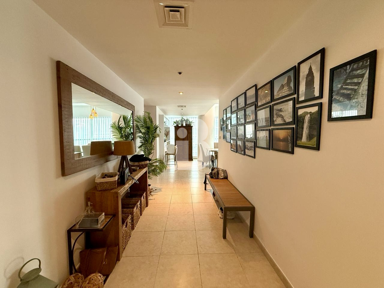 Canal &amp; Marina skyline views | Spacious Unit