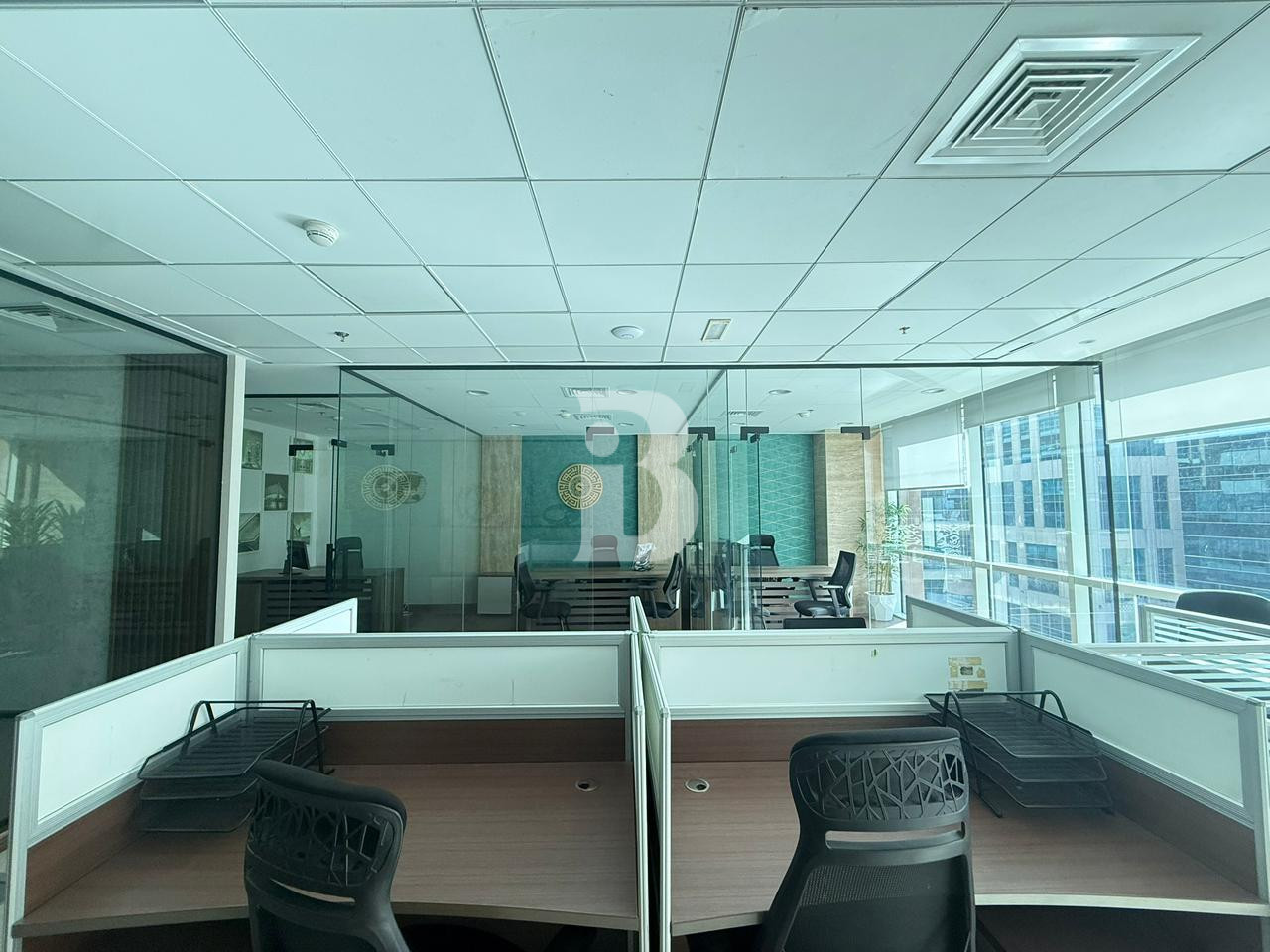 FURNISHED | IDEAL WORKSPACE | EXCELLENT LOCATION
