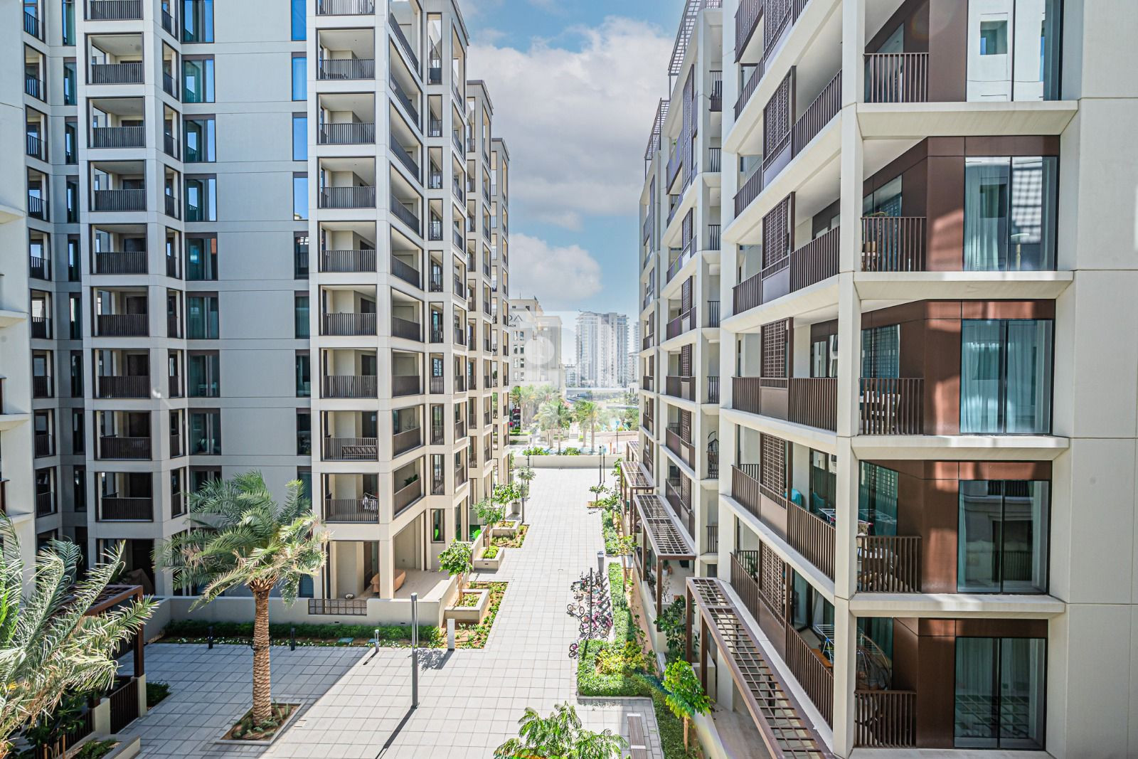 Bright &amp; Spacious | Close to Lagoon | 2 Balconies