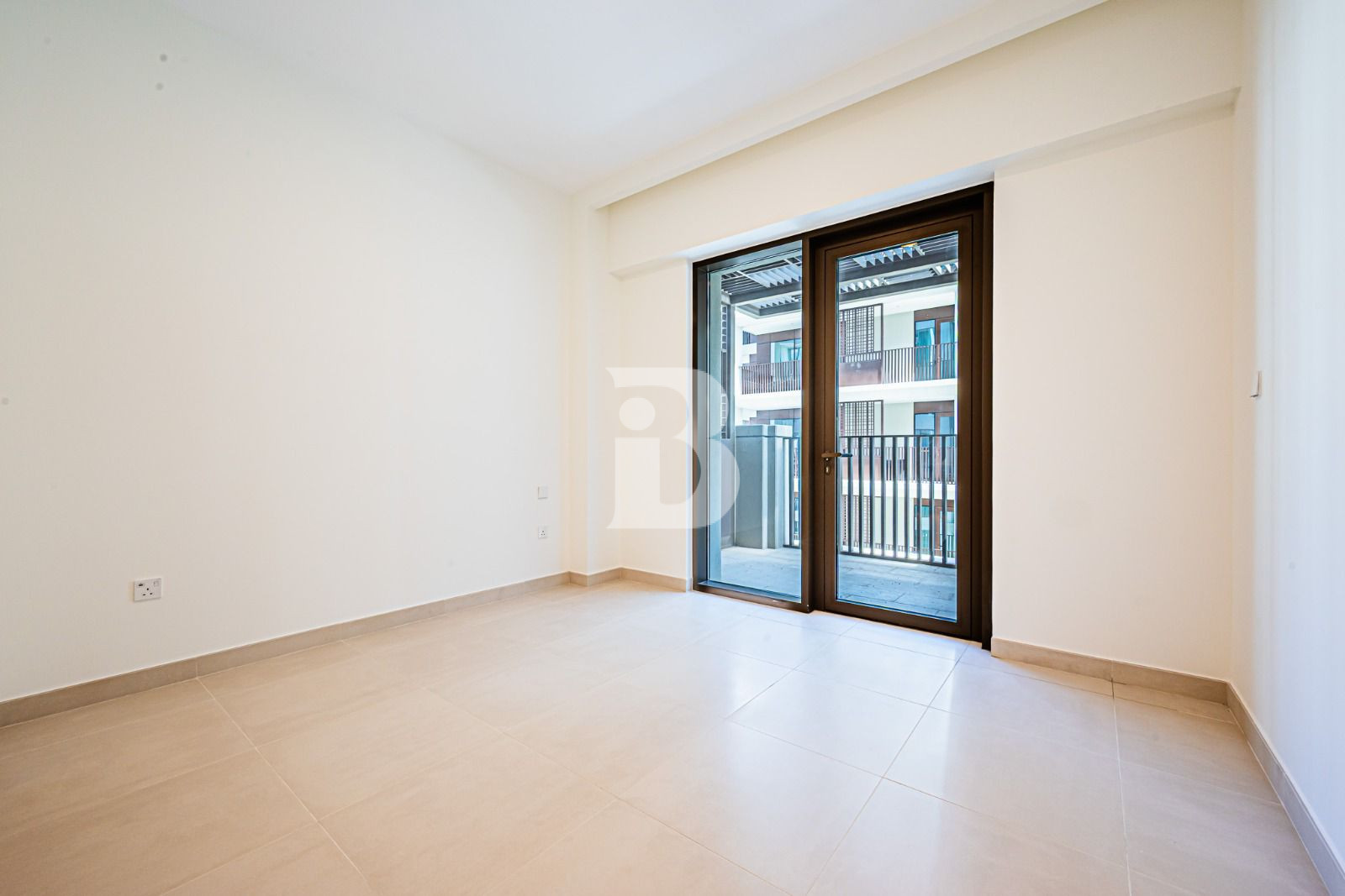 Bright &amp; Spacious | Close to Lagoon | 2 Balconies