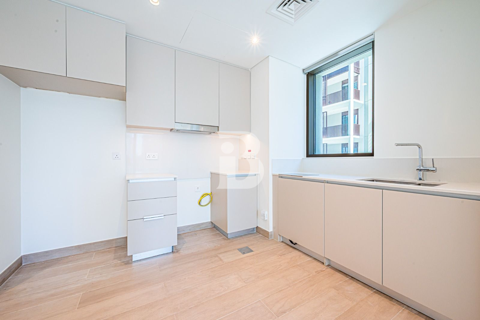 Bright &amp; Spacious | Close to Lagoon | 2 Balconies