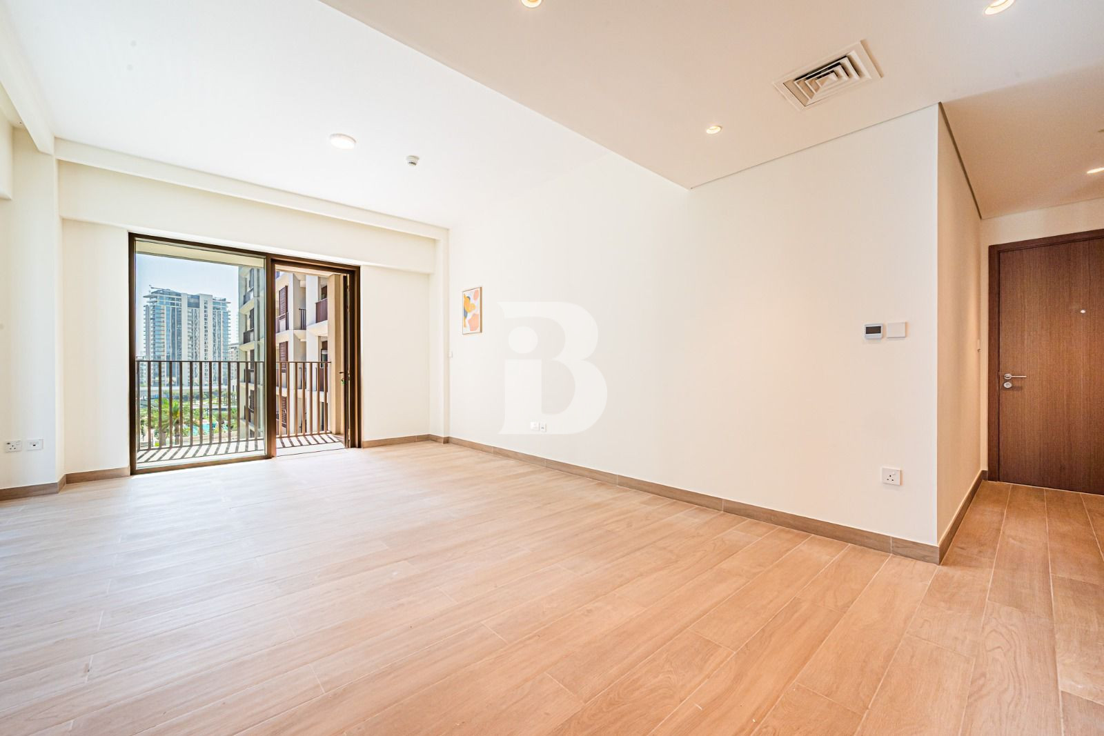 Bright &amp; Spacious | Close to Lagoon | 2 Balconies