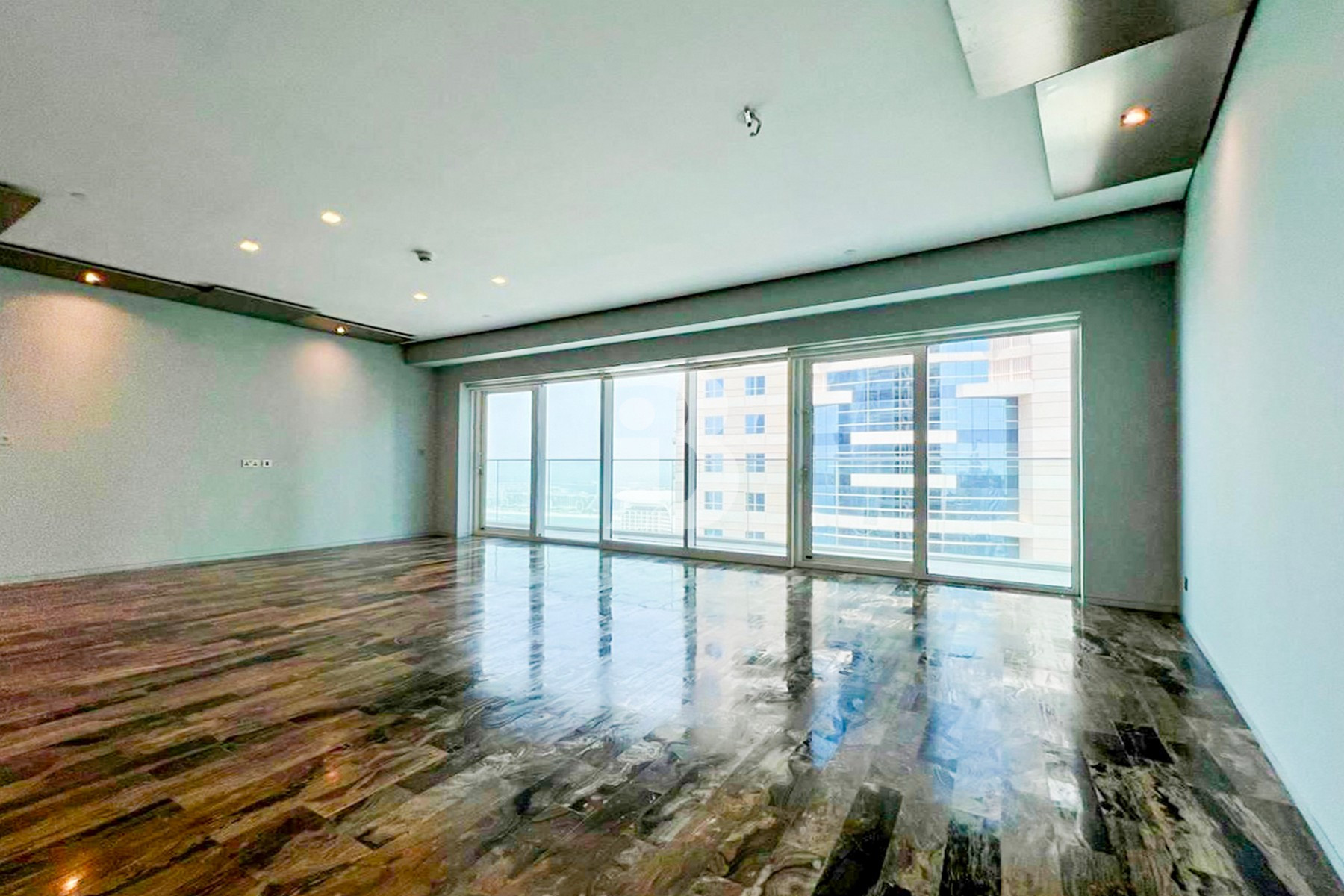 Sea &amp; Palm Views | Spacious | Vacant 1