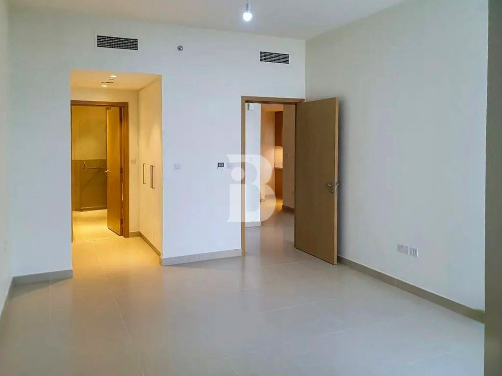 Elegant Parkside Living | Bright Layout | Prime