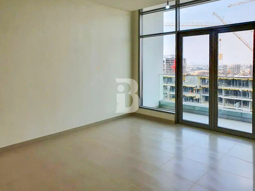 Elegant Parkside Living | Bright Layout | Prime