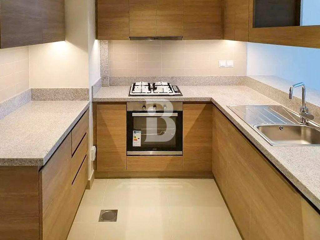 Elegant Parkside Living | Bright Layout | Prime