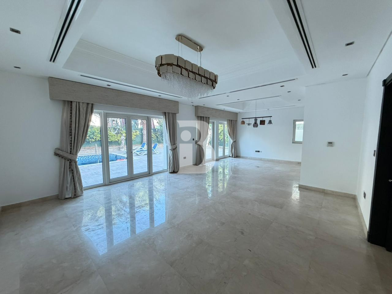 4BR+M| PRIVATE POOL| LUSH GARDEN| CORNER UNIT