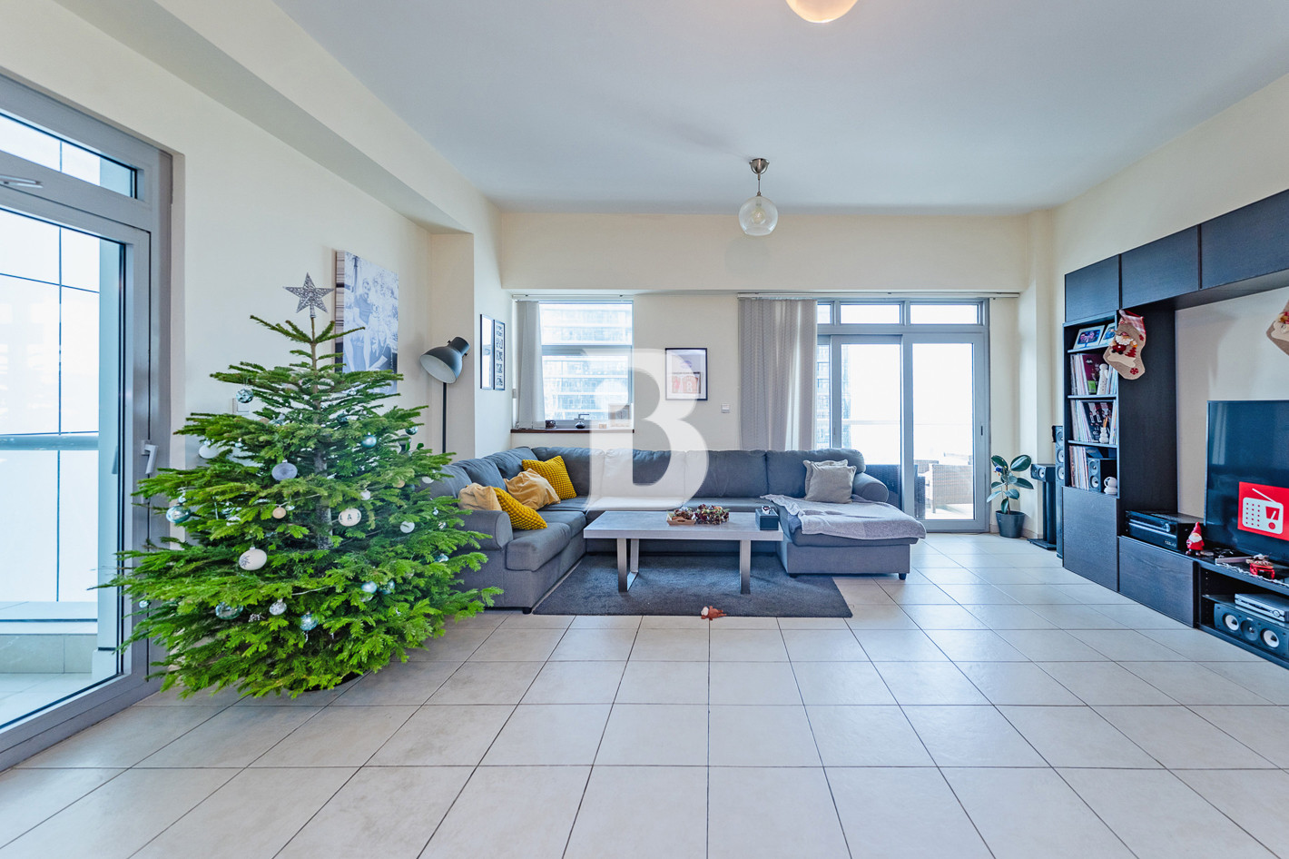 executive 1 bed spacious for rent