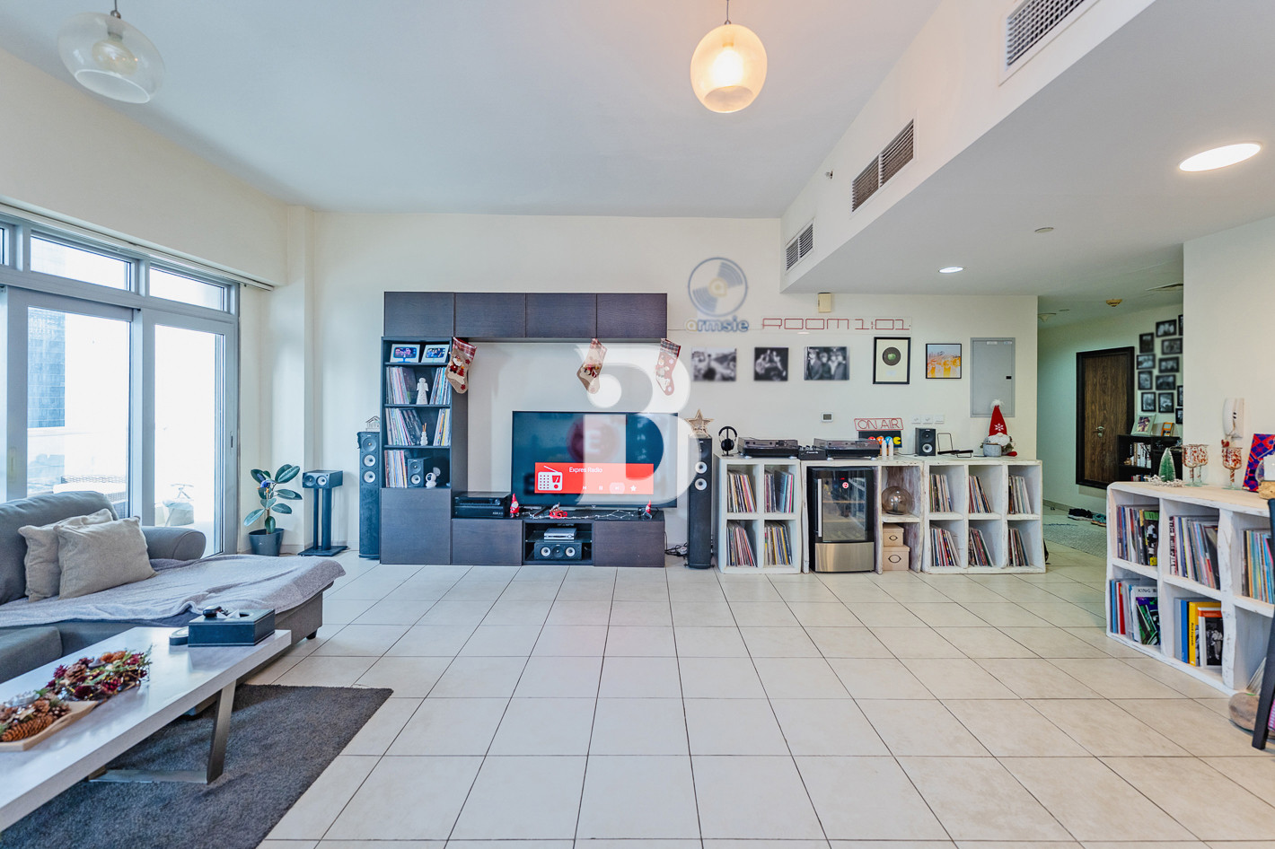 executive 1 bed spacious for rent