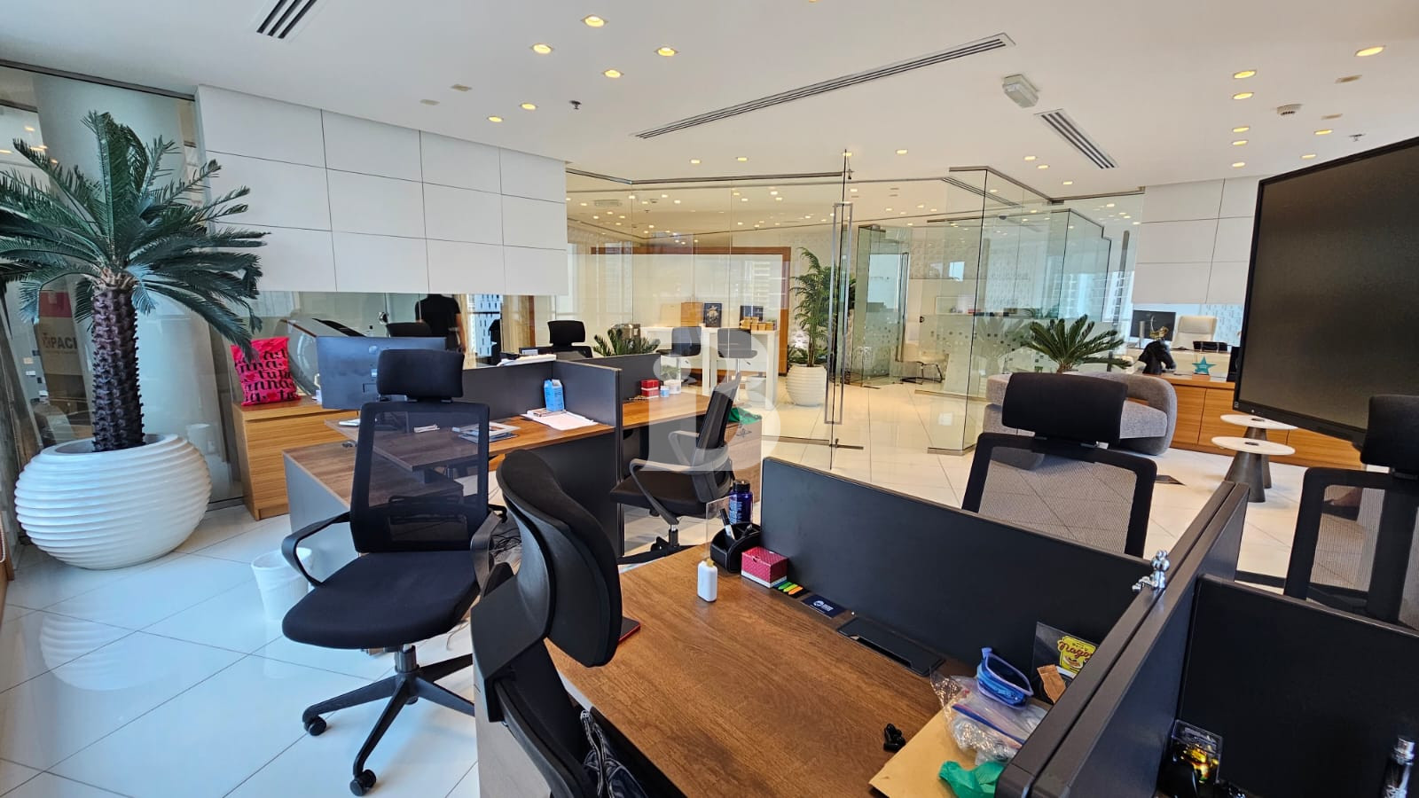 Fully Furnished | High Floor | Premium Fittings
