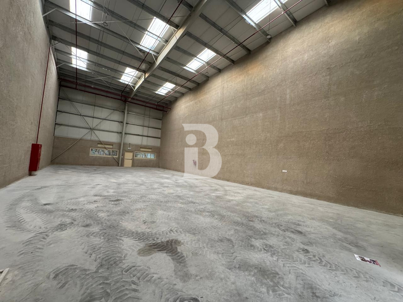 GRADE A | SHOWROOM | BEHIND SHEIKH ZAYED ROAD 1