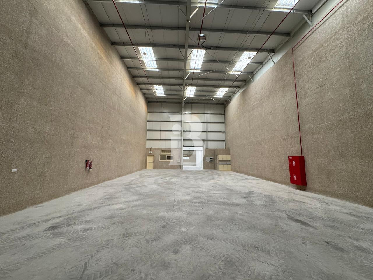 GRADE A | SHOWROOM | BEHIND SHEIKH ZAYED ROAD 3