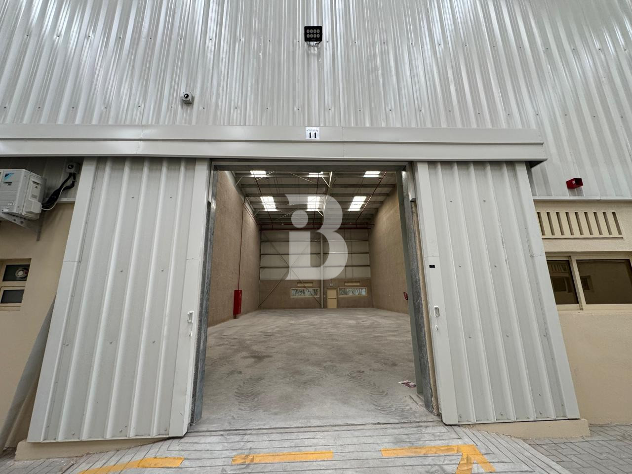 GRADE A | SHOWROOM | BEHIND SHEIKH ZAYED ROAD