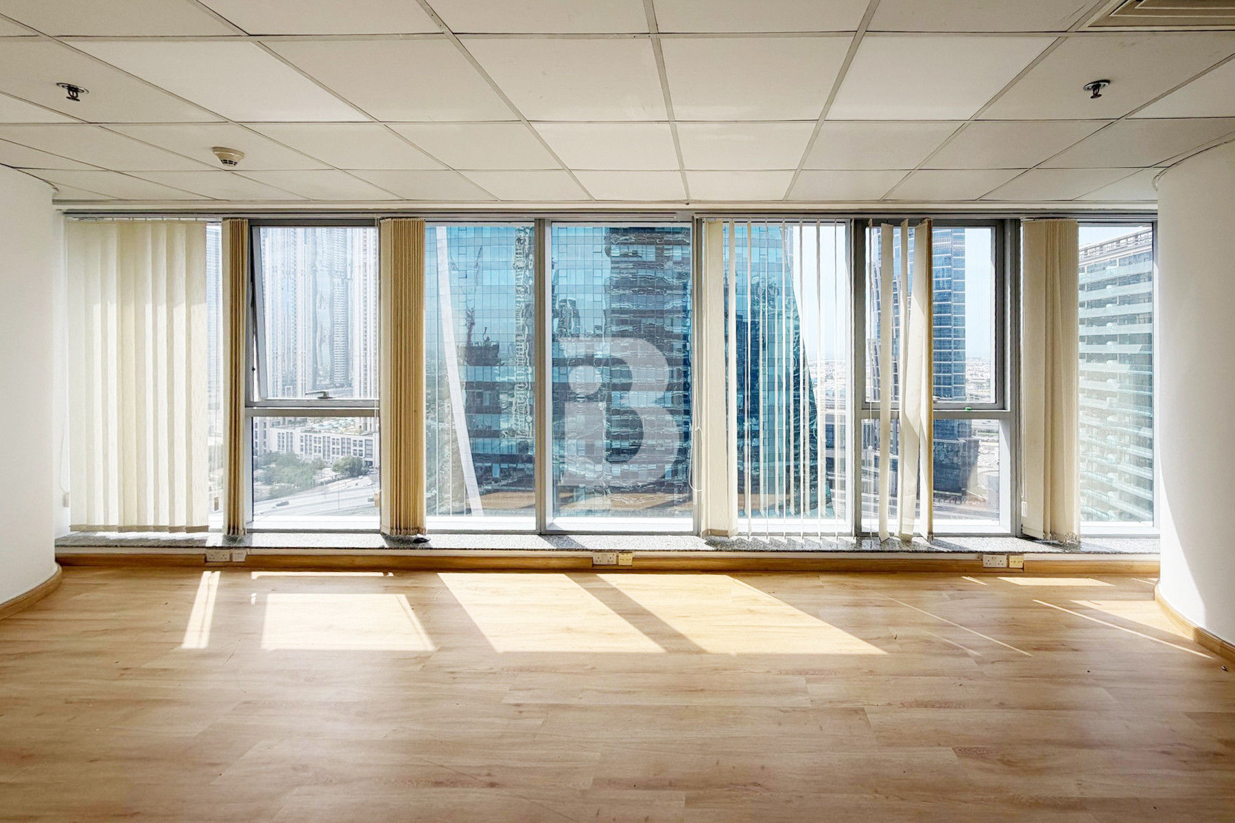 Near to Metro | Fully Fitted | Vacant office 3