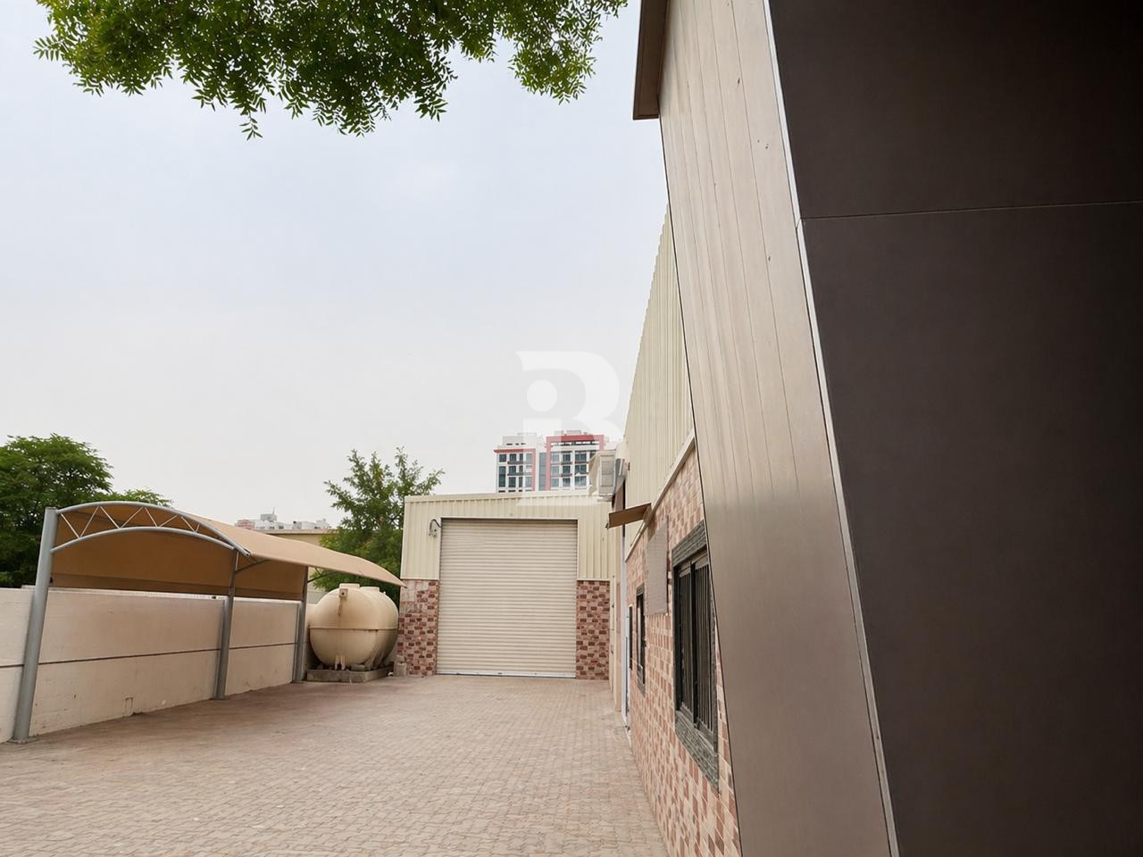 suitable warehouse for multiple uses in al Qusais