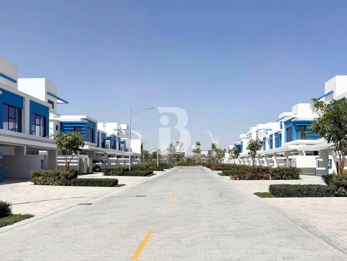 Elegant 4BR Villa in DAMAC Lagoons  | Beach Access