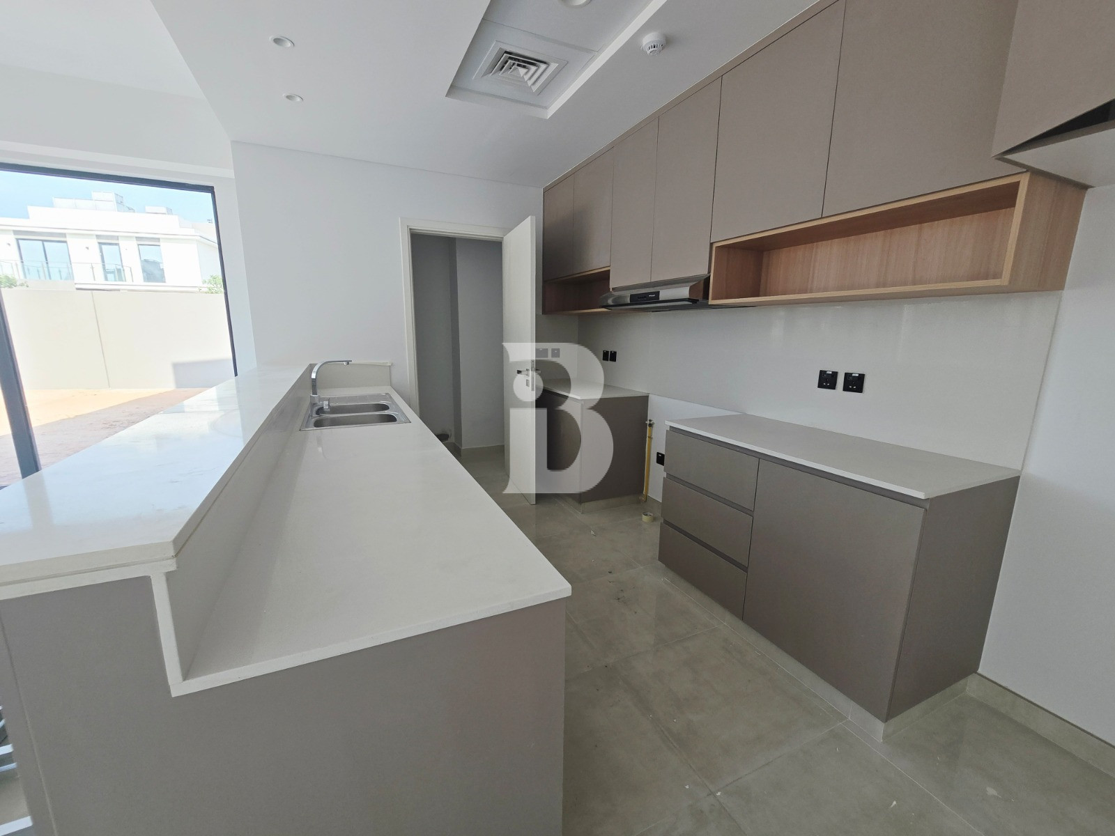 Stunning 3BR + Maid | Canal Facing | Beach Access