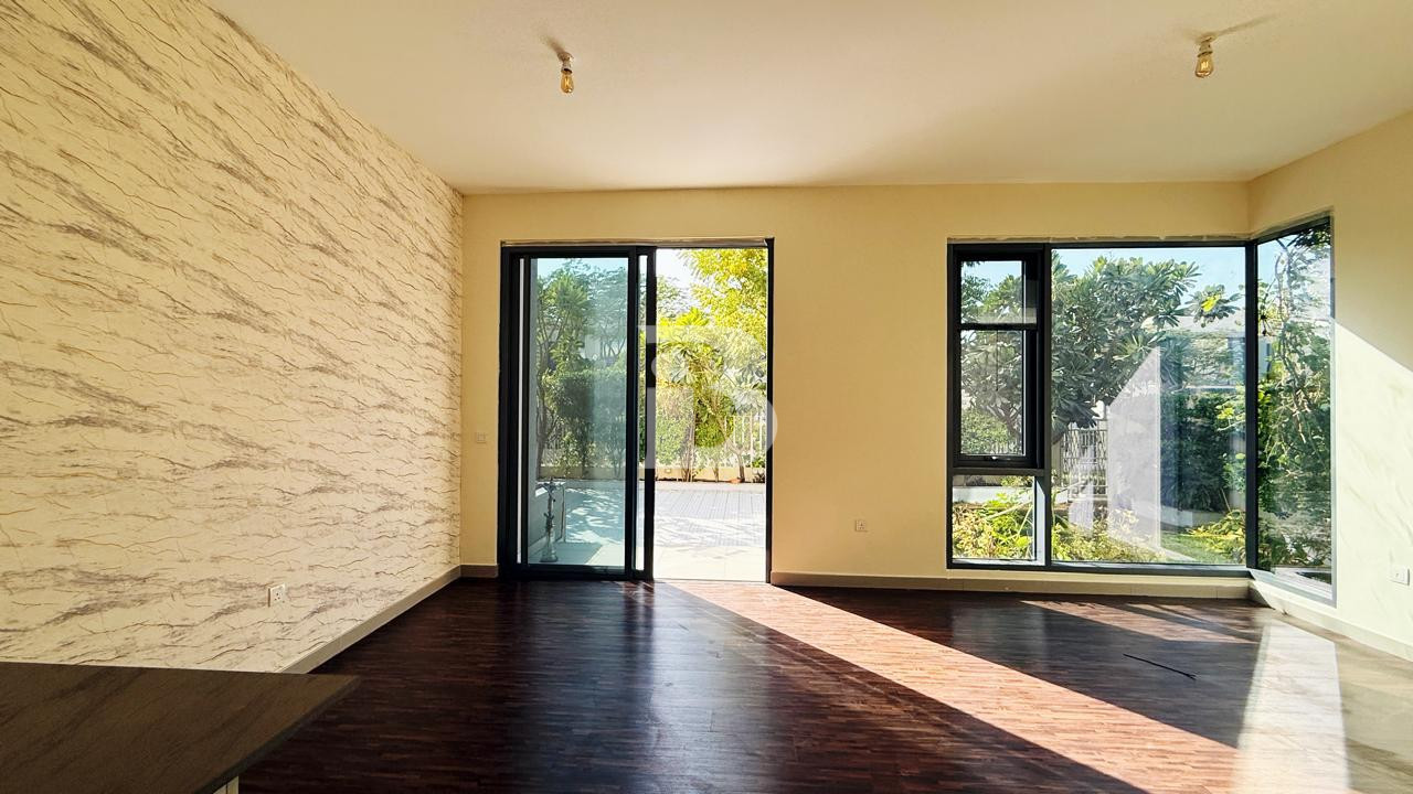Corner Plot /Unfurnished /Prime Location