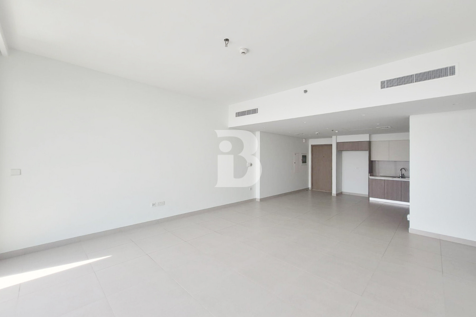 Burj Sea View | Unfurnished | High Floor