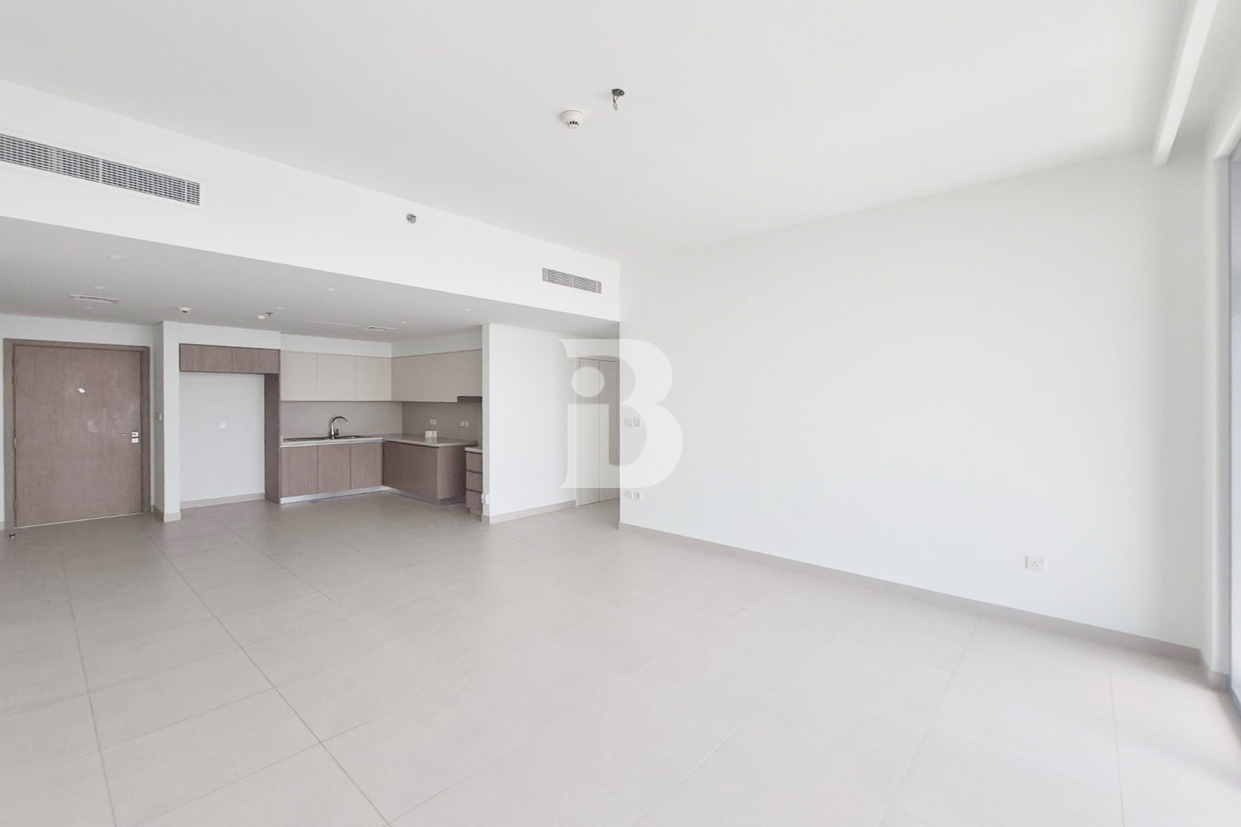 Burj Sea View | Unfurnished | High Floor