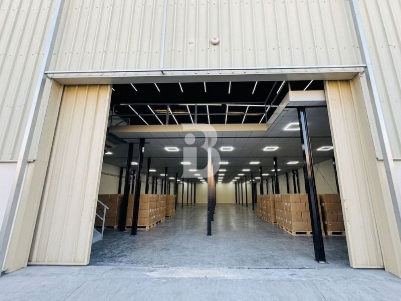 Premium Large Scale Warehouse|  Road Frontage