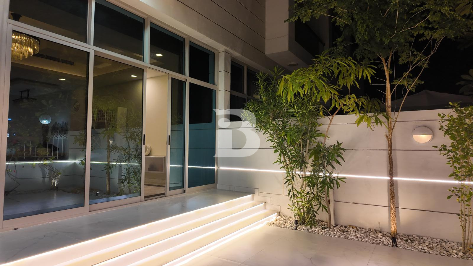 UPGRADED| LANDSCAPED GARDEN | ON THE PARK | FURNISHED