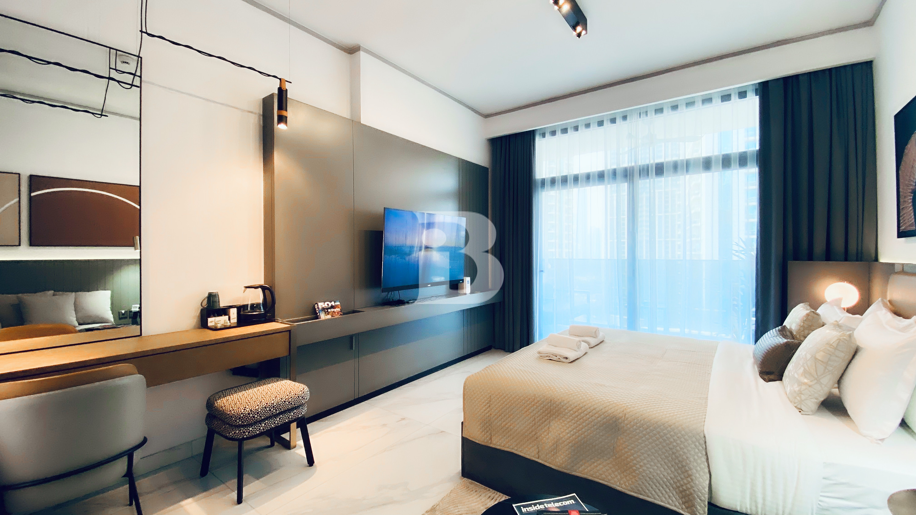 FULLY FURNISHED | DOWNTOWN VIEW | VACANT