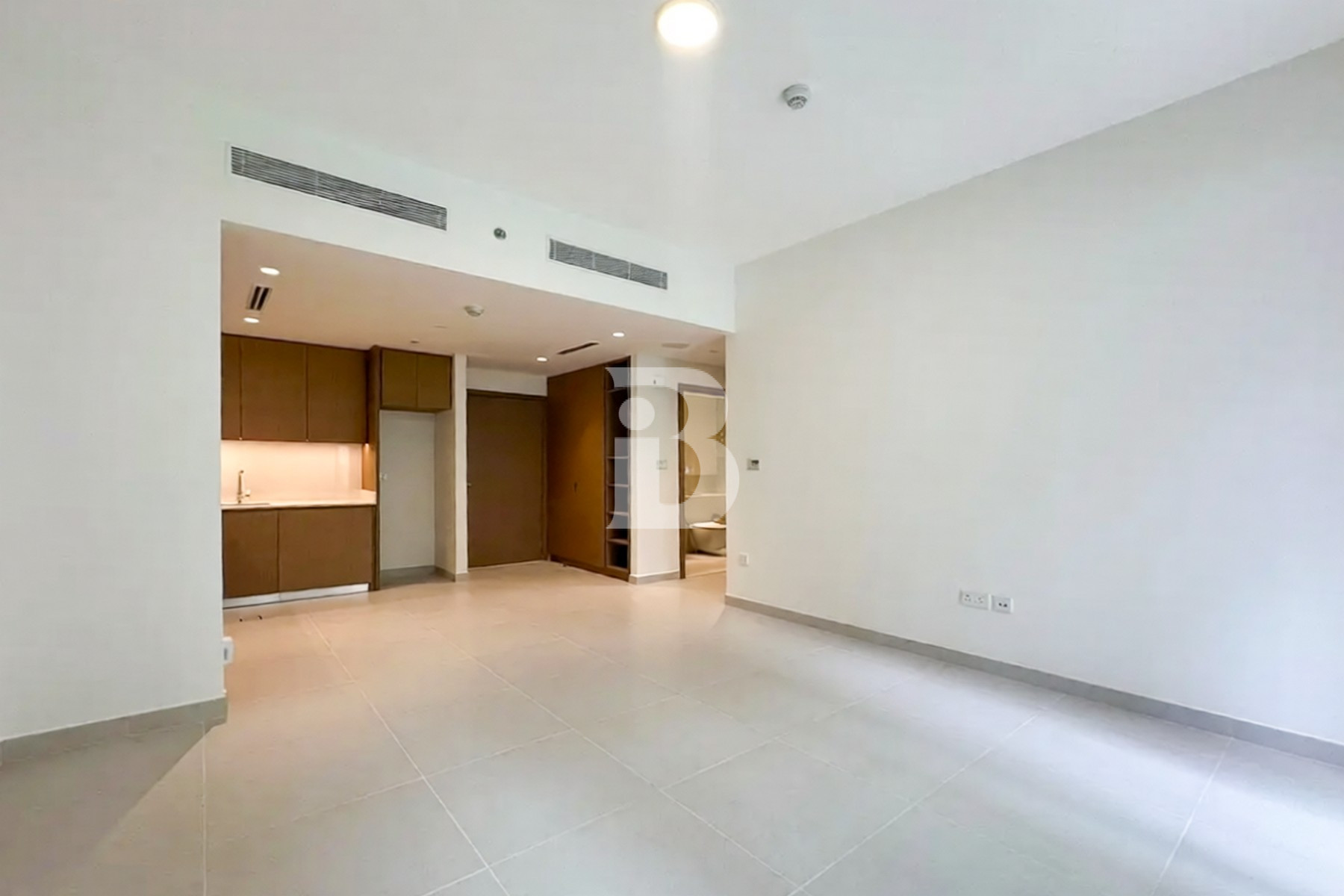 Up to 6 Cheques | Brand New | Low Floor
