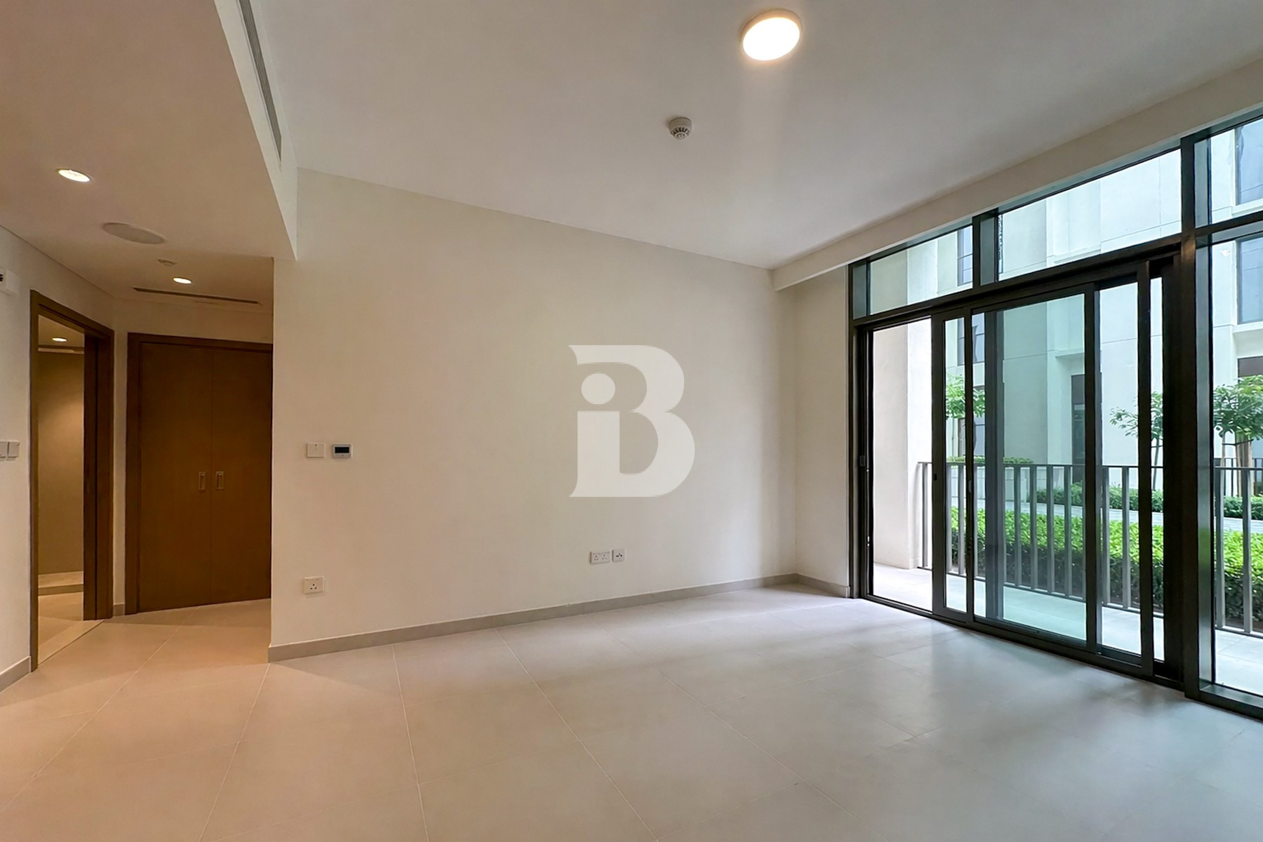 Up to 6 Cheques | Brand New | Low Floor