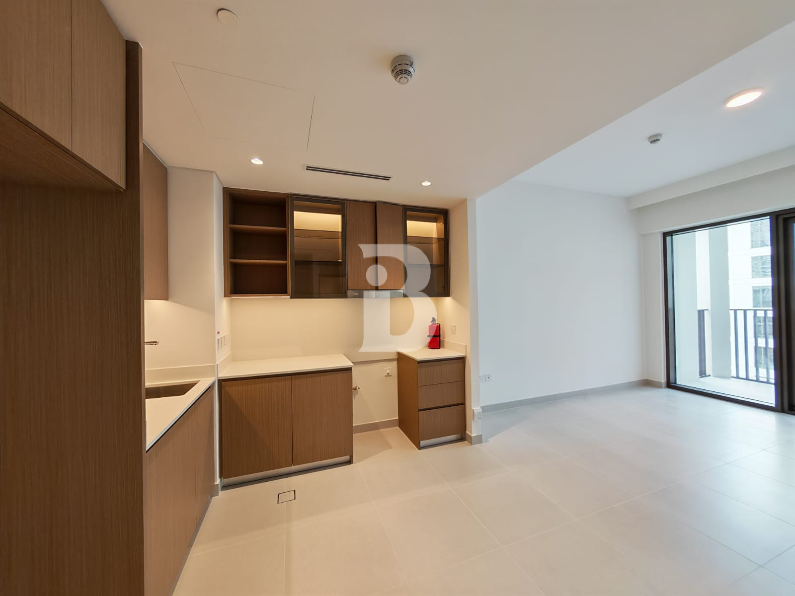 Vacant | Spacious layout | Extras storage