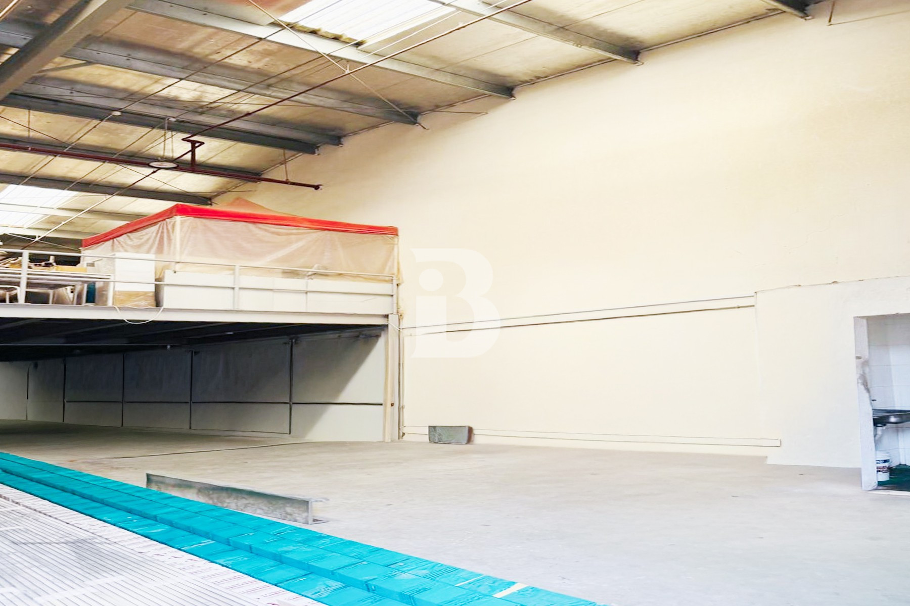 Showroom| Prime Location | Main Road Facing