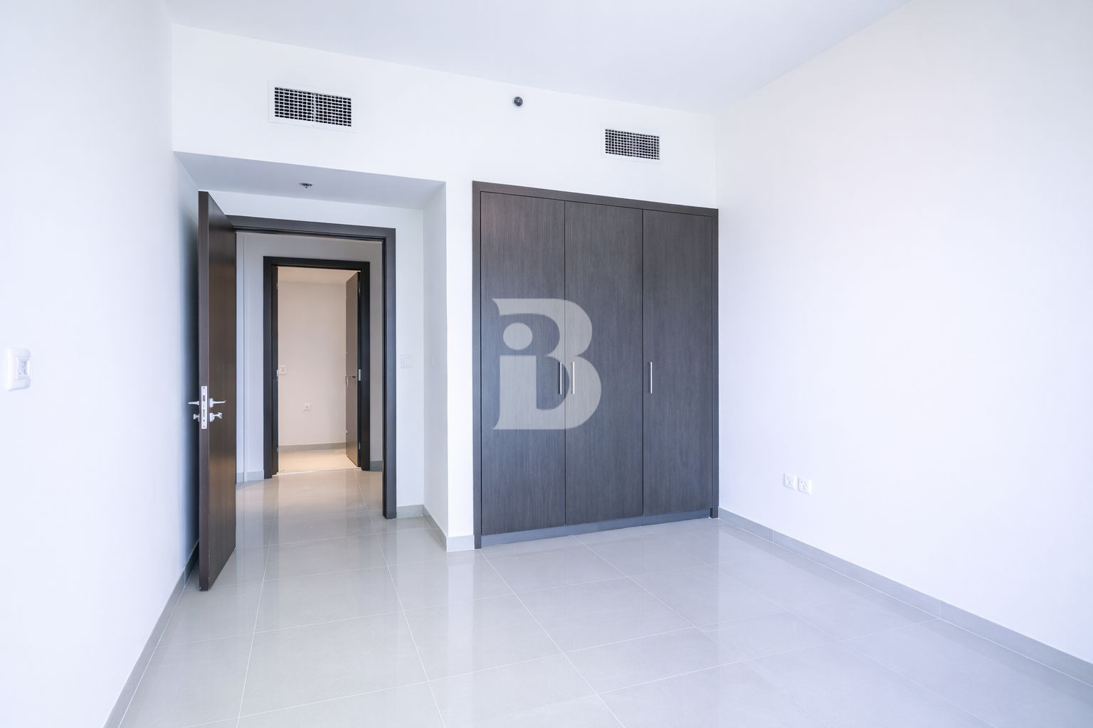STUNNING VIEWS | HIGH FLOOR | BRIGHT LAYOUT | LUXURIOUS