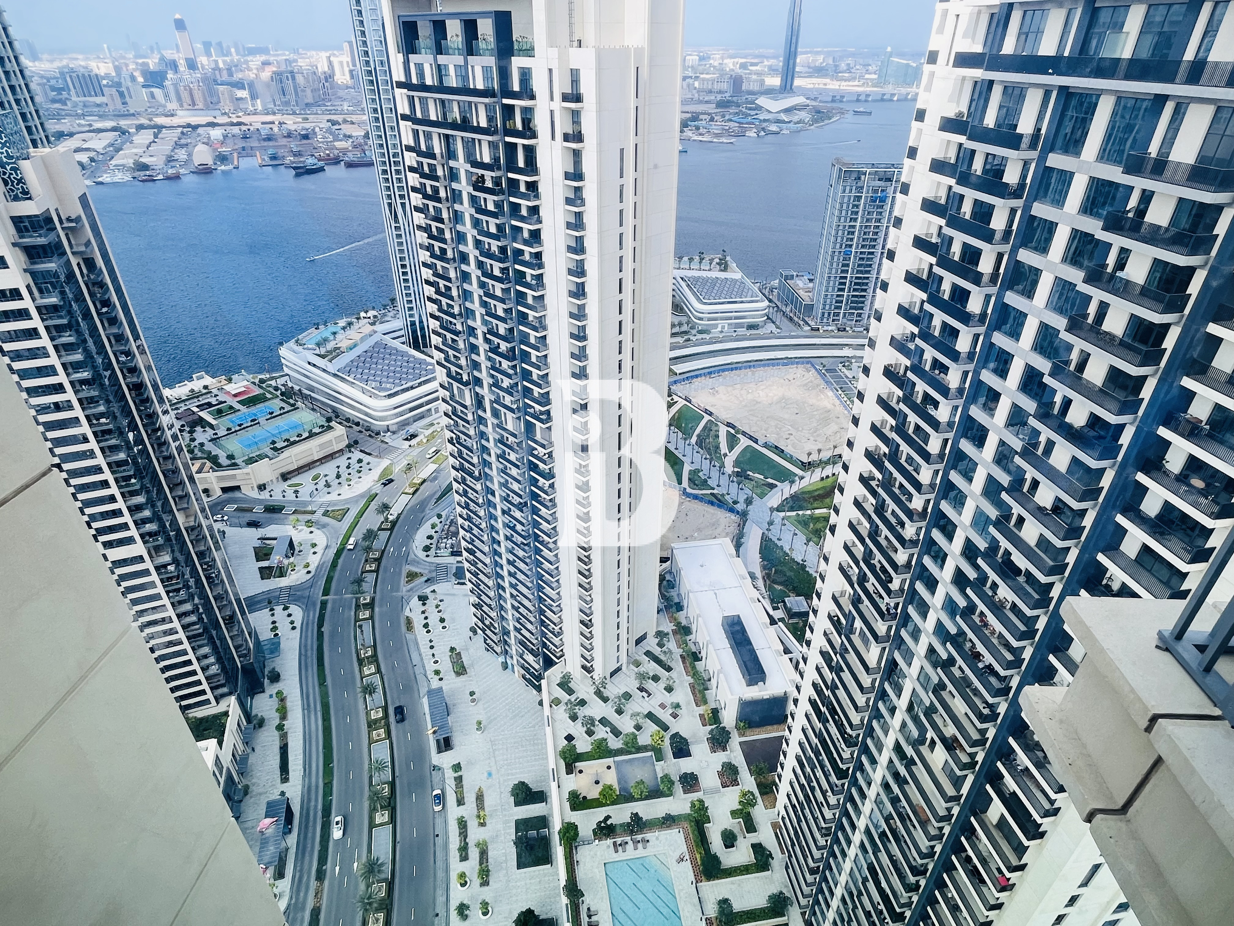 STUNNING VIEWS | HIGH FLOOR | BRIGHT LAYOUT | LUXURIOUS