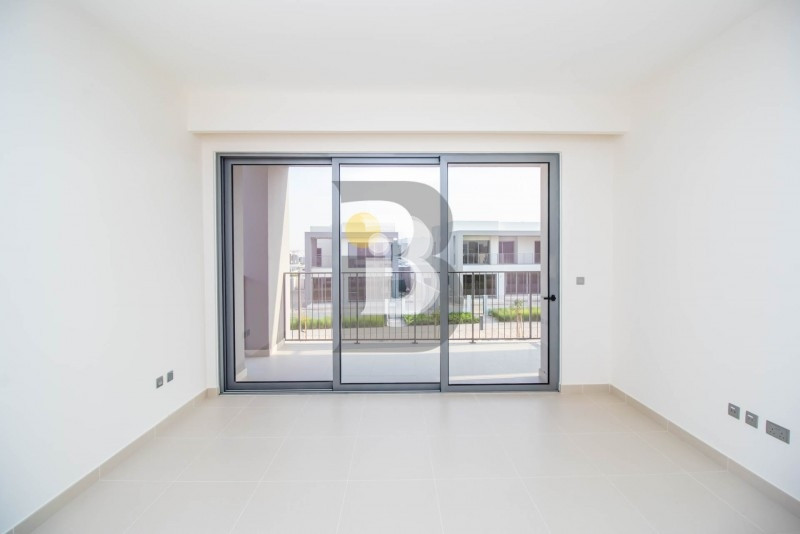 Luxury living | Corner plot | Single row 10