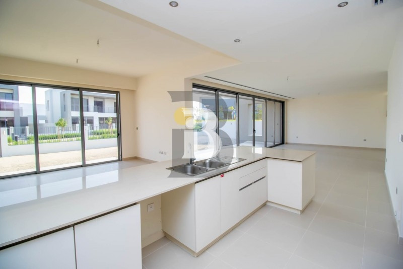 Luxury living | Corner plot | Single row 7