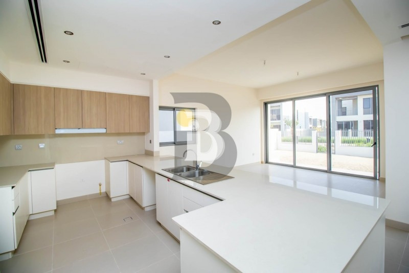 Luxury living | Corner plot | Single row