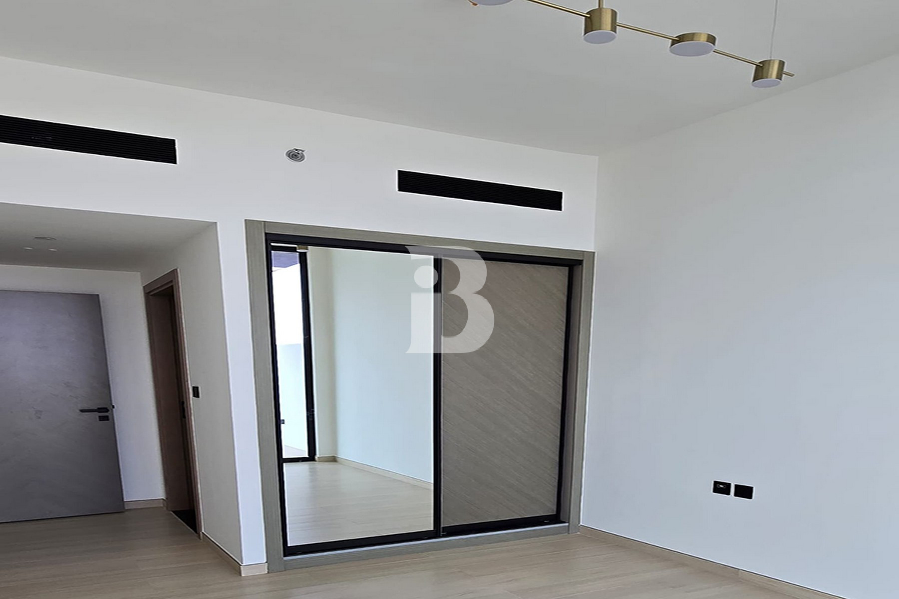 Elegant UF 1BR | Good Size | Balcony | JVC
