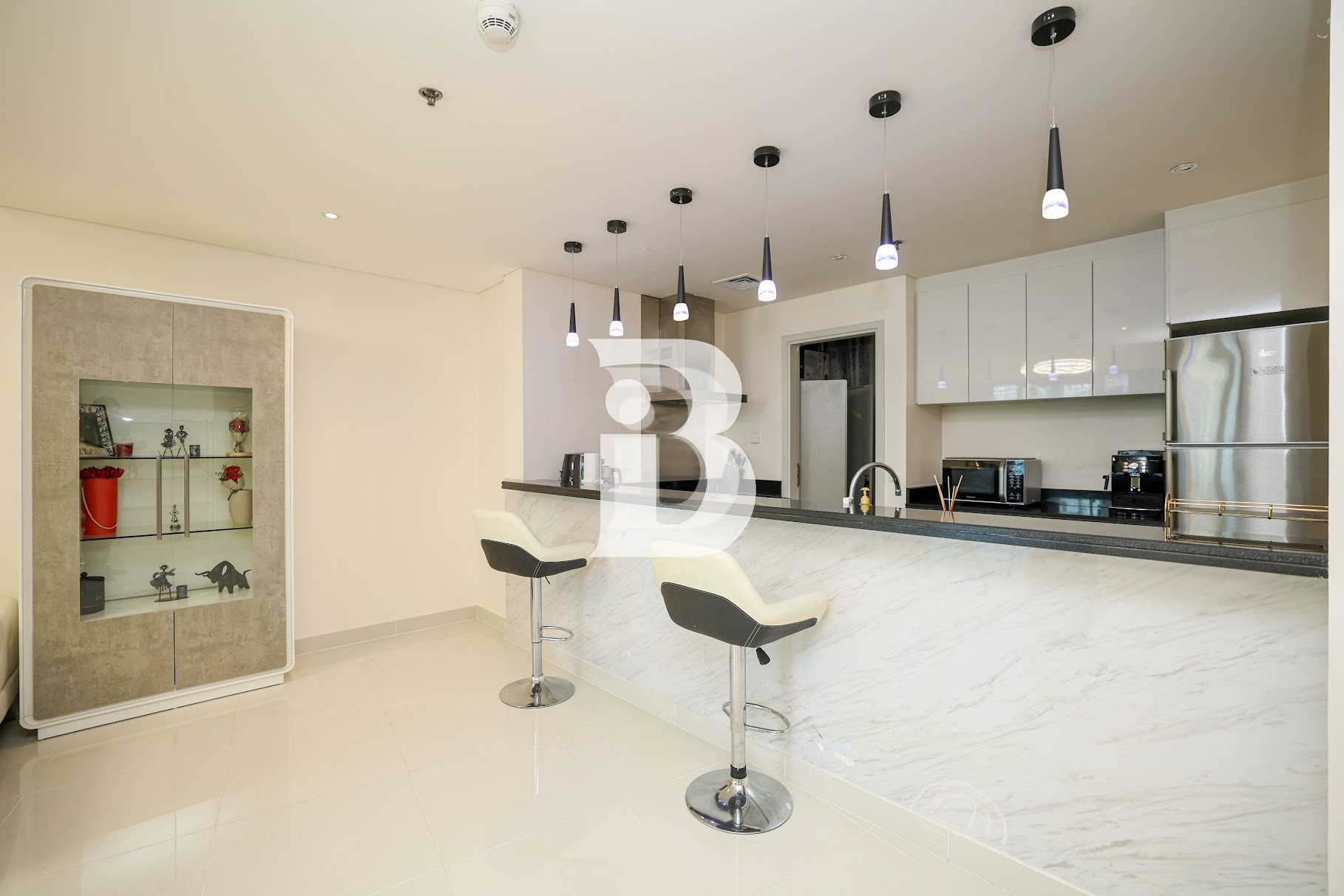 Canal Views | 6 cheques | Vacant
