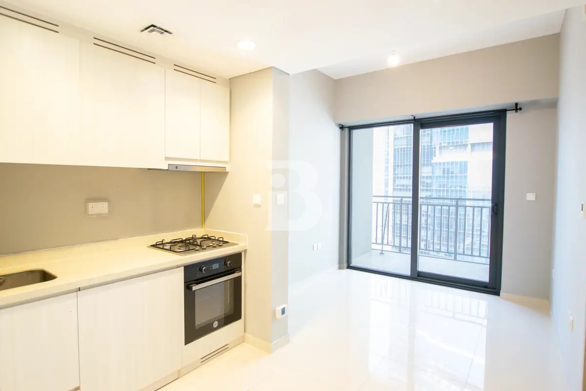Spacious 1BR |  POOL VIEW |  UNFURNISHED