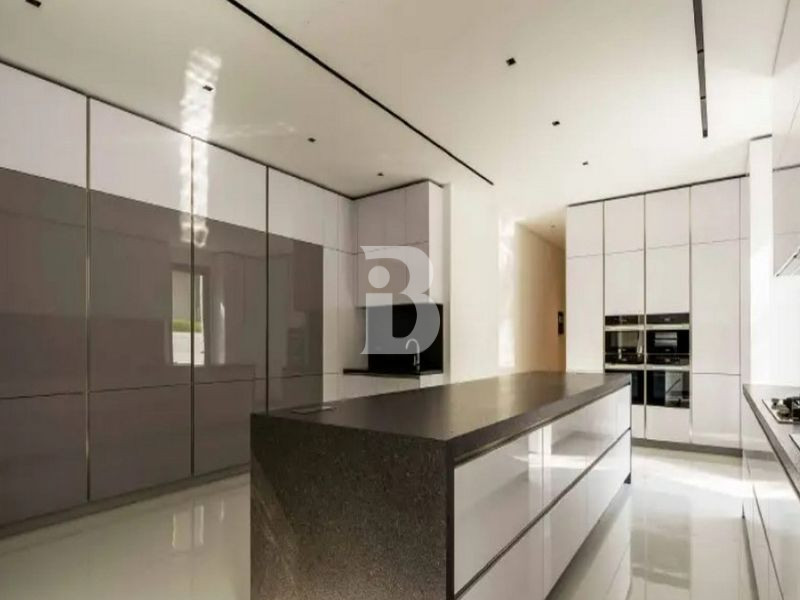 Magnificent 7-Bedroom Villa Along the Golf Course