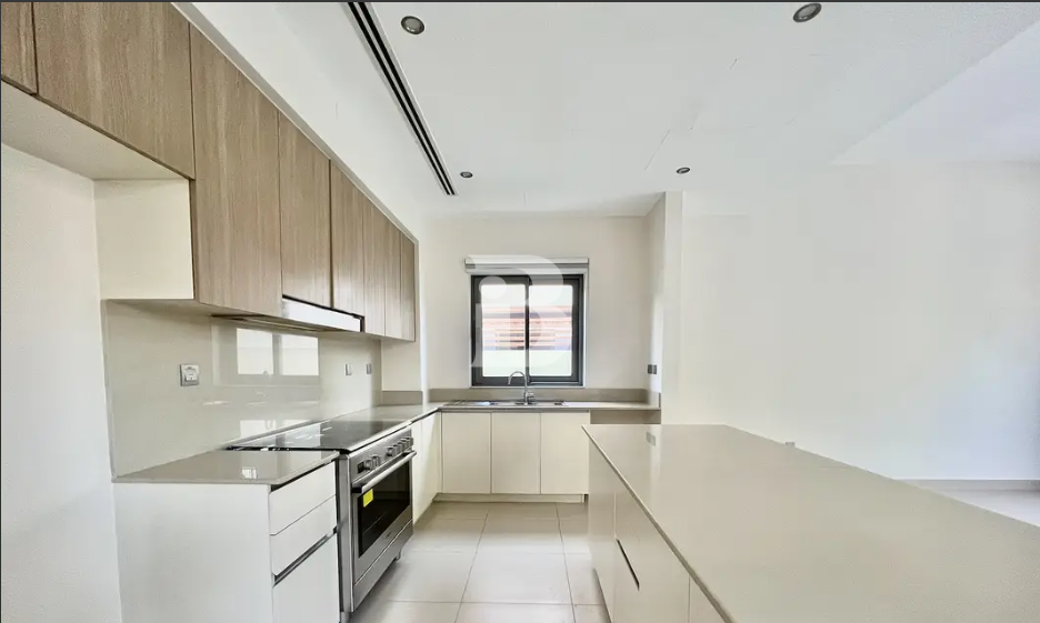 Rare E2 | Close to Pool & Gym | Vacant Soon