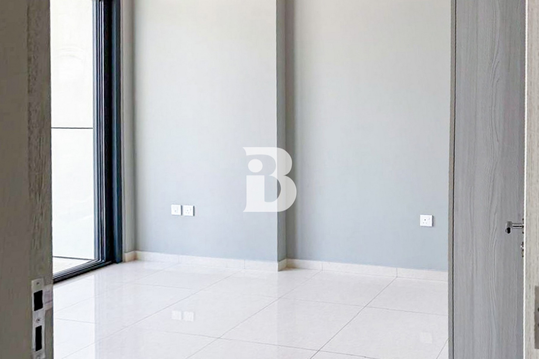 MODERN | PRIME AREA | UNFURNISHED