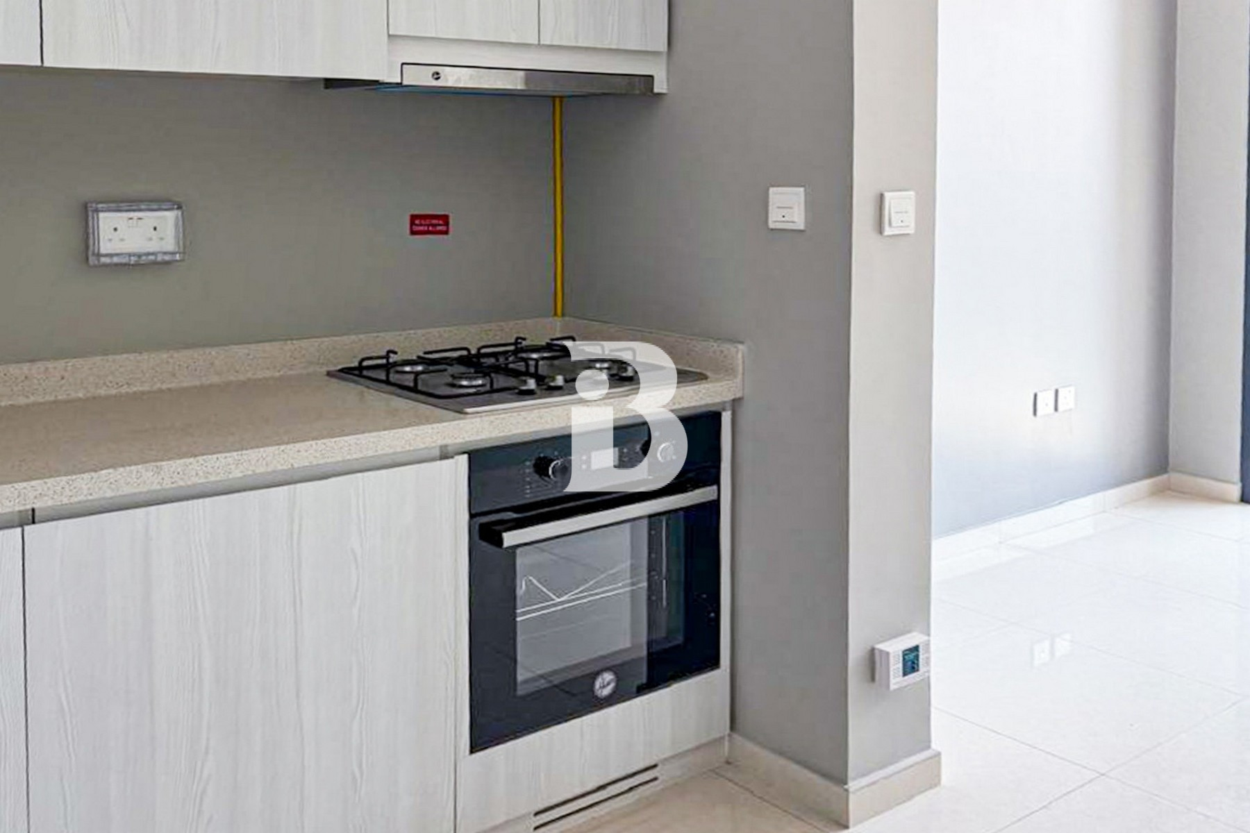 MODERN | PRIME AREA | UNFURNISHED