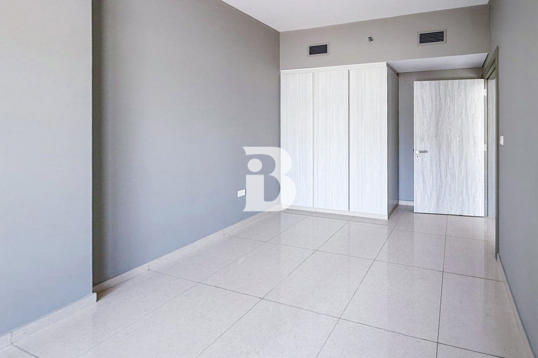 MODERN | PRIME AREA | UNFURNISHED