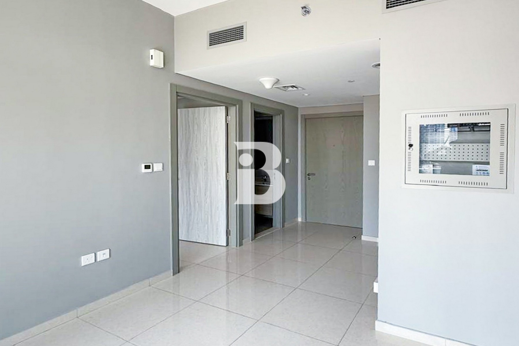 MODERN | PRIME AREA | UNFURNISHED