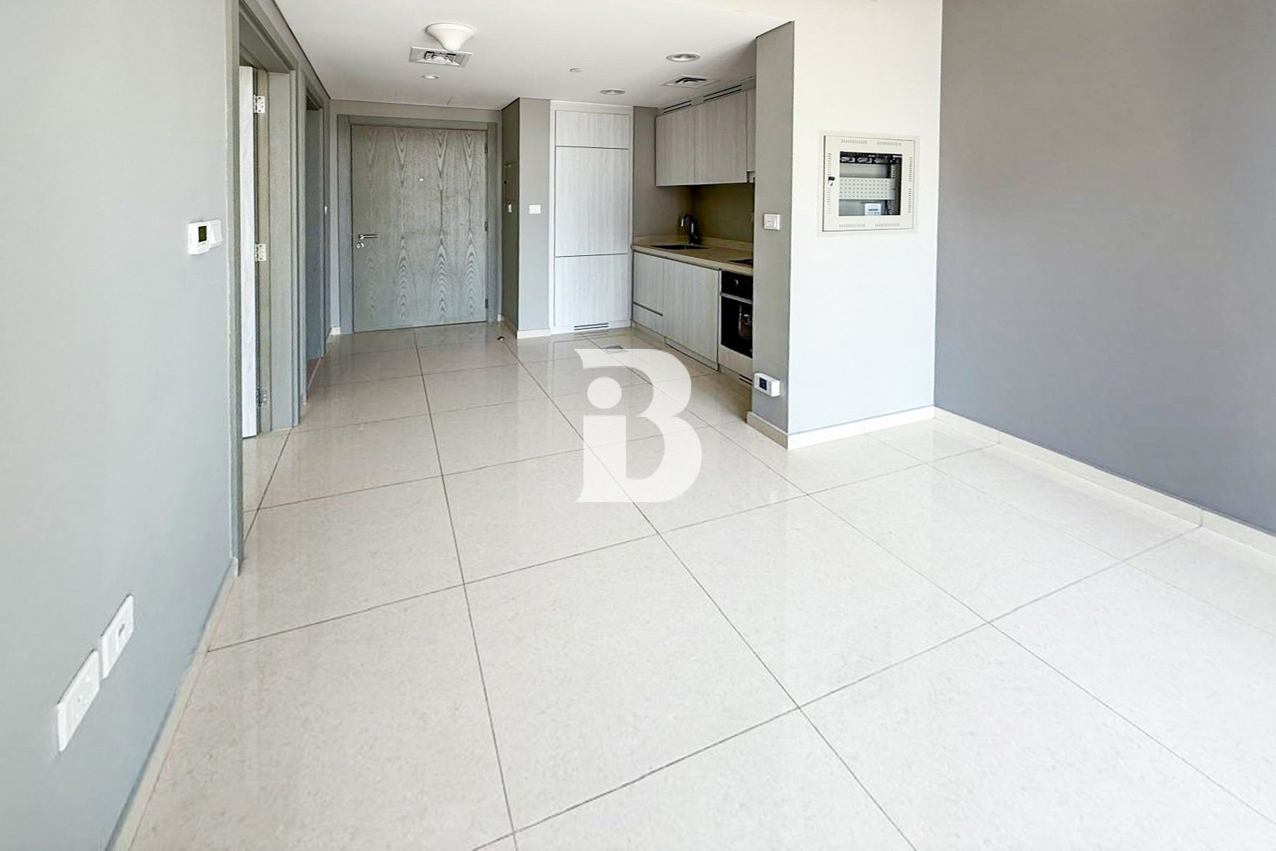 MODERN | PRIME AREA | UNFURNISHED