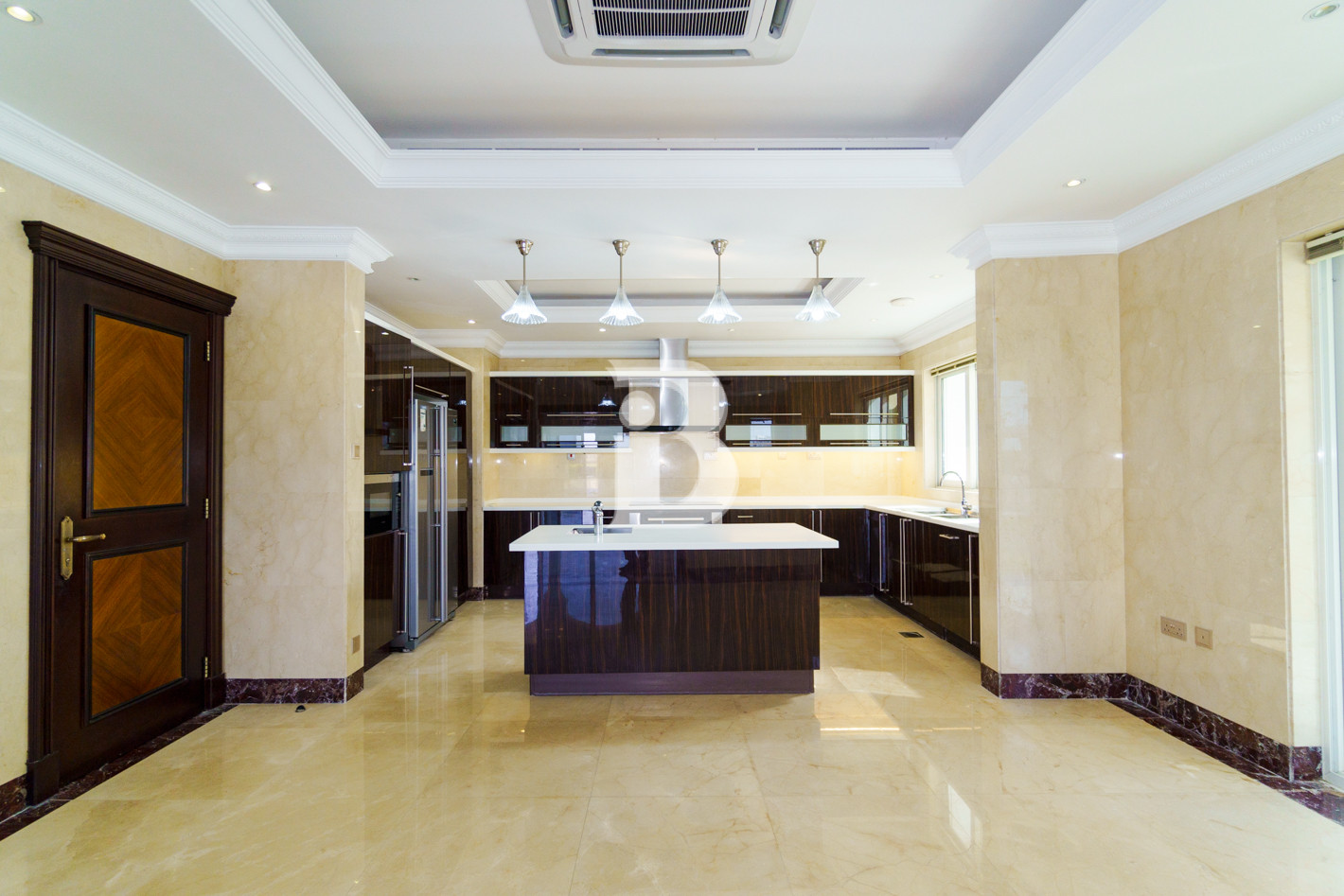 Luxurious Villa | Unfurnished | 4 Bedrooms 3