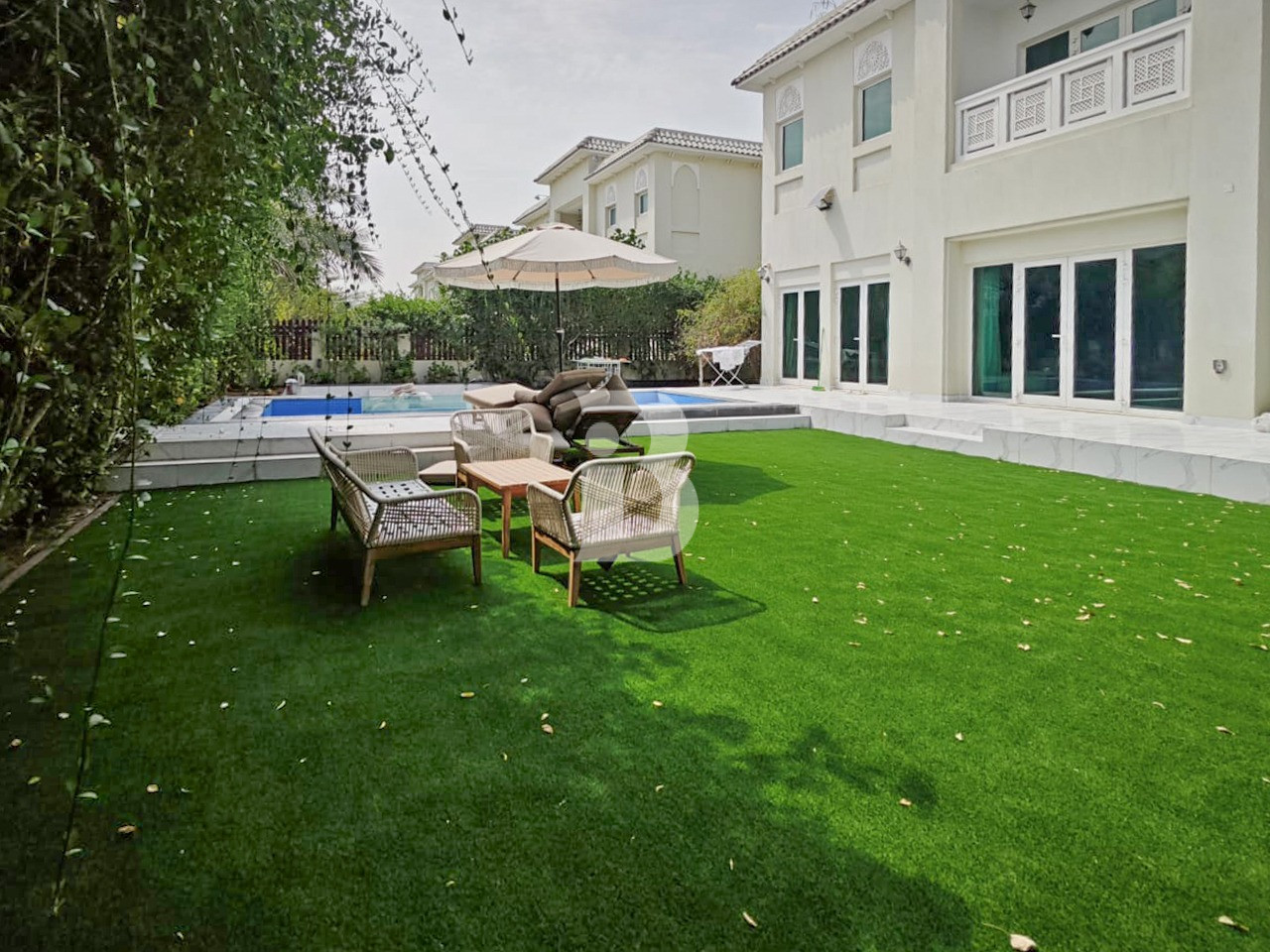 Exclusive | Corner | Pool | Internal