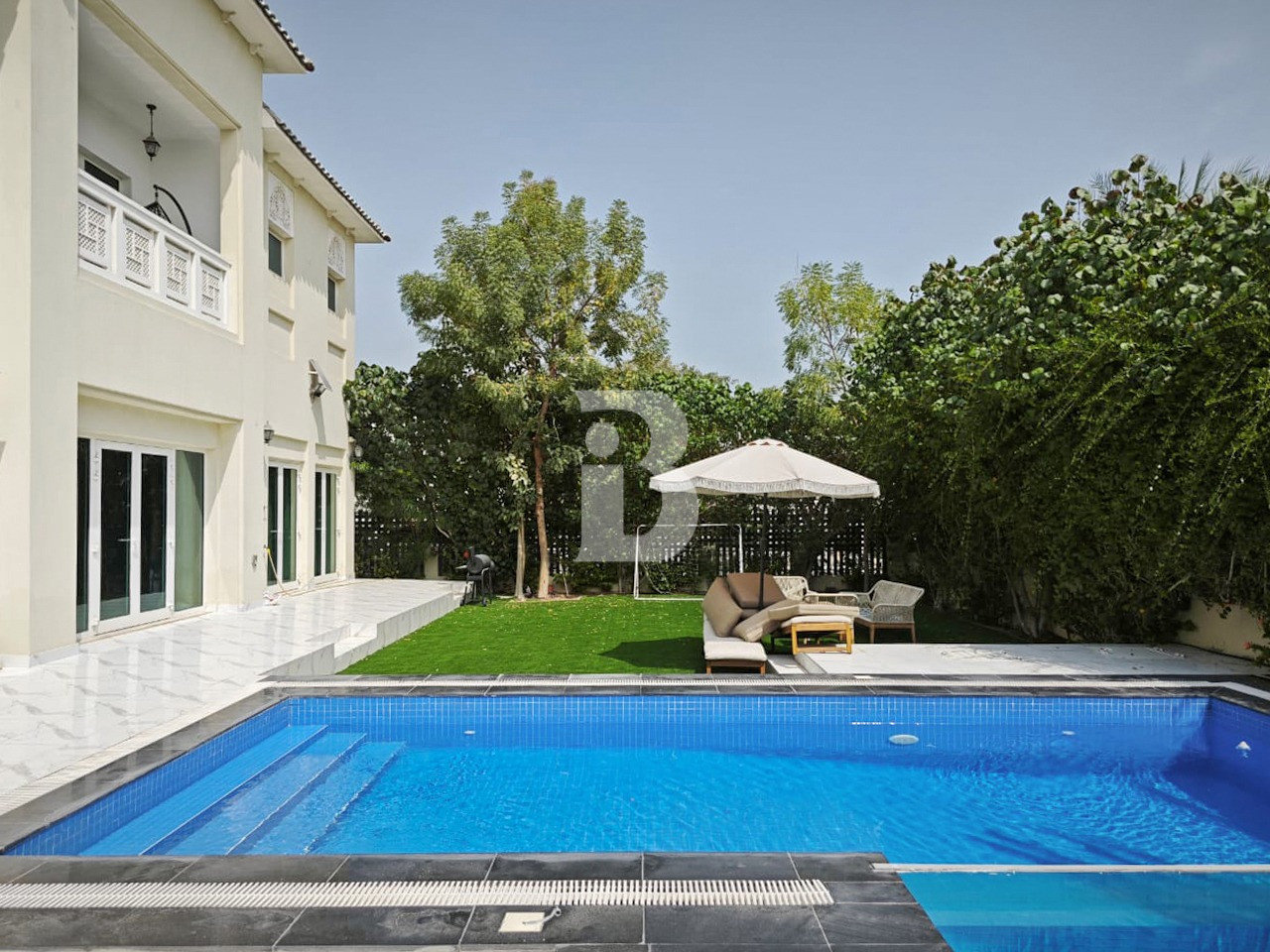 Exclusive | Corner | Pool | Internal
