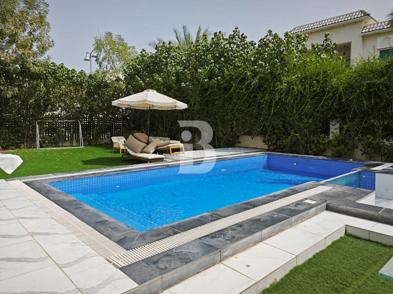 Exclusive | Corner | Pool | Internal